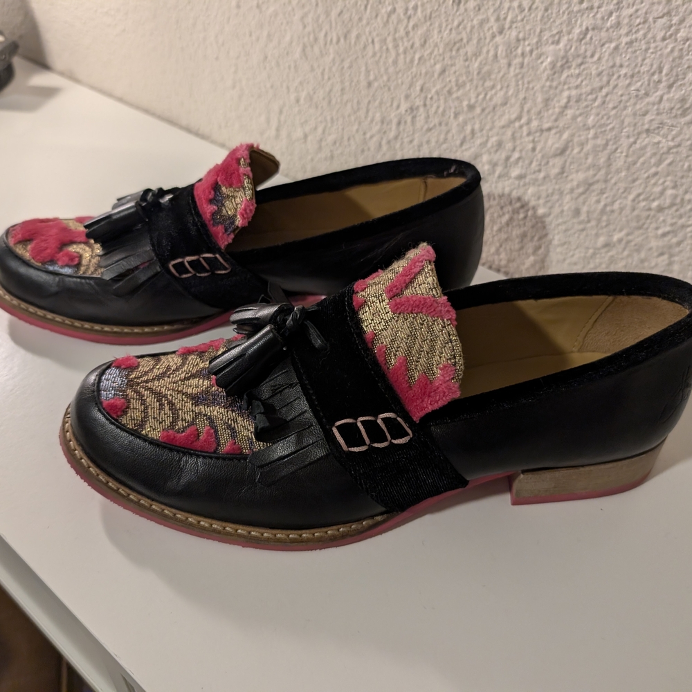 Floral Patterned Loafers with Tassels - Picture 3 of 12